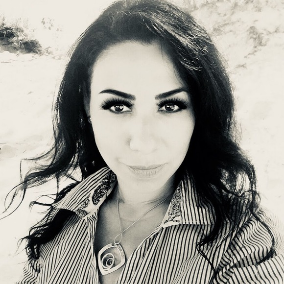 Meet your Posher, Priscila - Picture 3 of 6